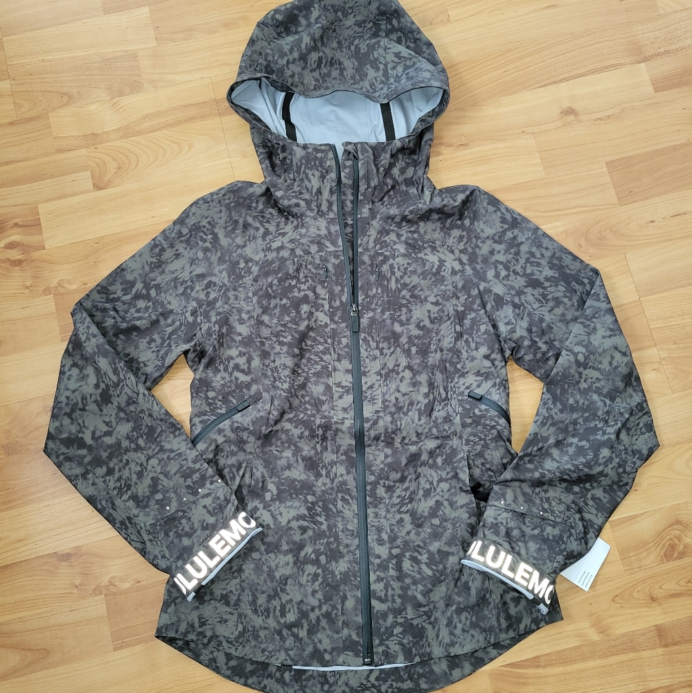 NWT Lululemon Break a Trail Jacket 4 S Summer Shade Olive Camo